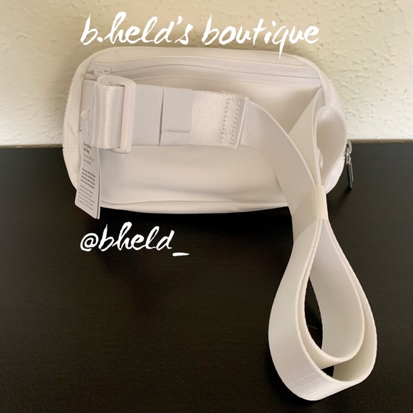 lululemon Everywhere Belt Bag in White with Silver Zipper (1L) Brand New NWT - Picture 6 of 15